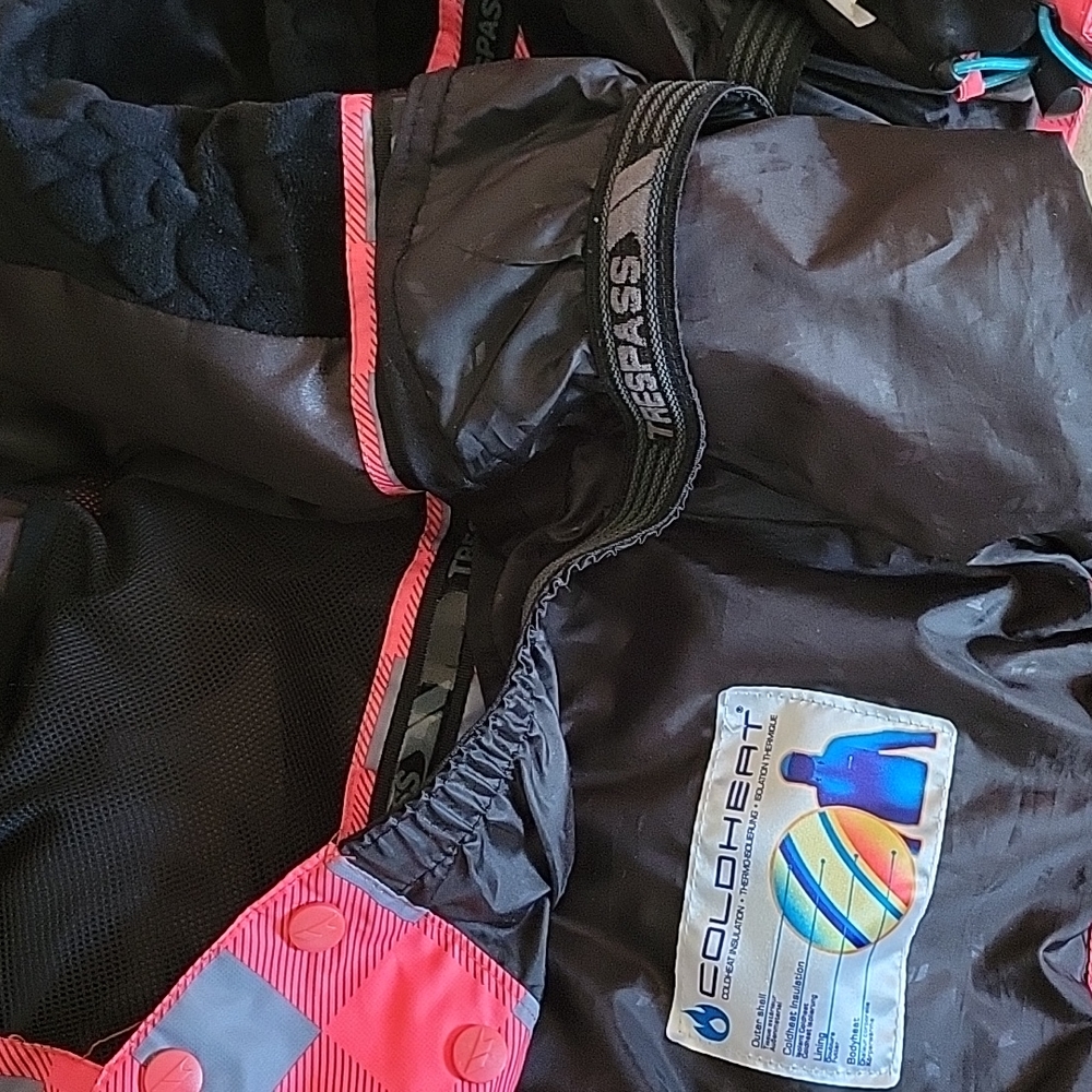 Snowboarding Jacket - image 3